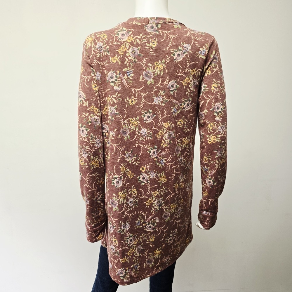 Agnes & Dora Essential Cardigan Size M Western Floral Button Front V-Neck NWT - Picture 2 of 15